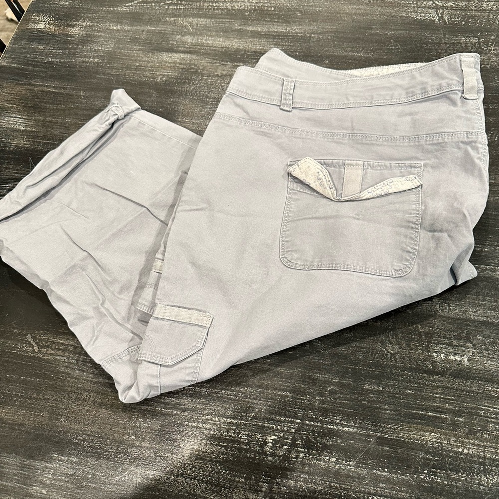 Gloria Vanderbilt Cuffed Capris